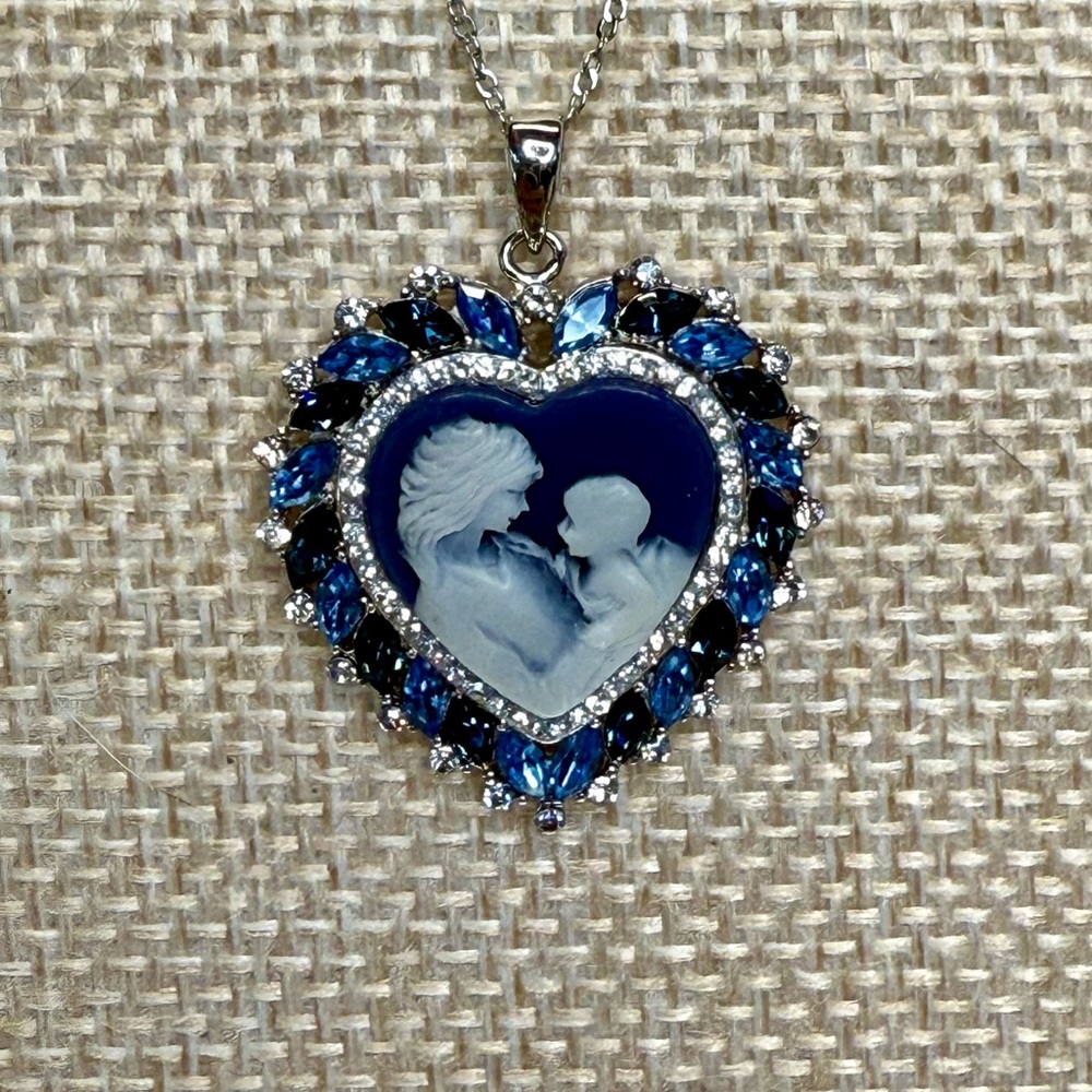 Elegant Cobalt Blue Mother & Child Cameo on Sterling Silver Setting & 18” Chain - Picture 3 of 12